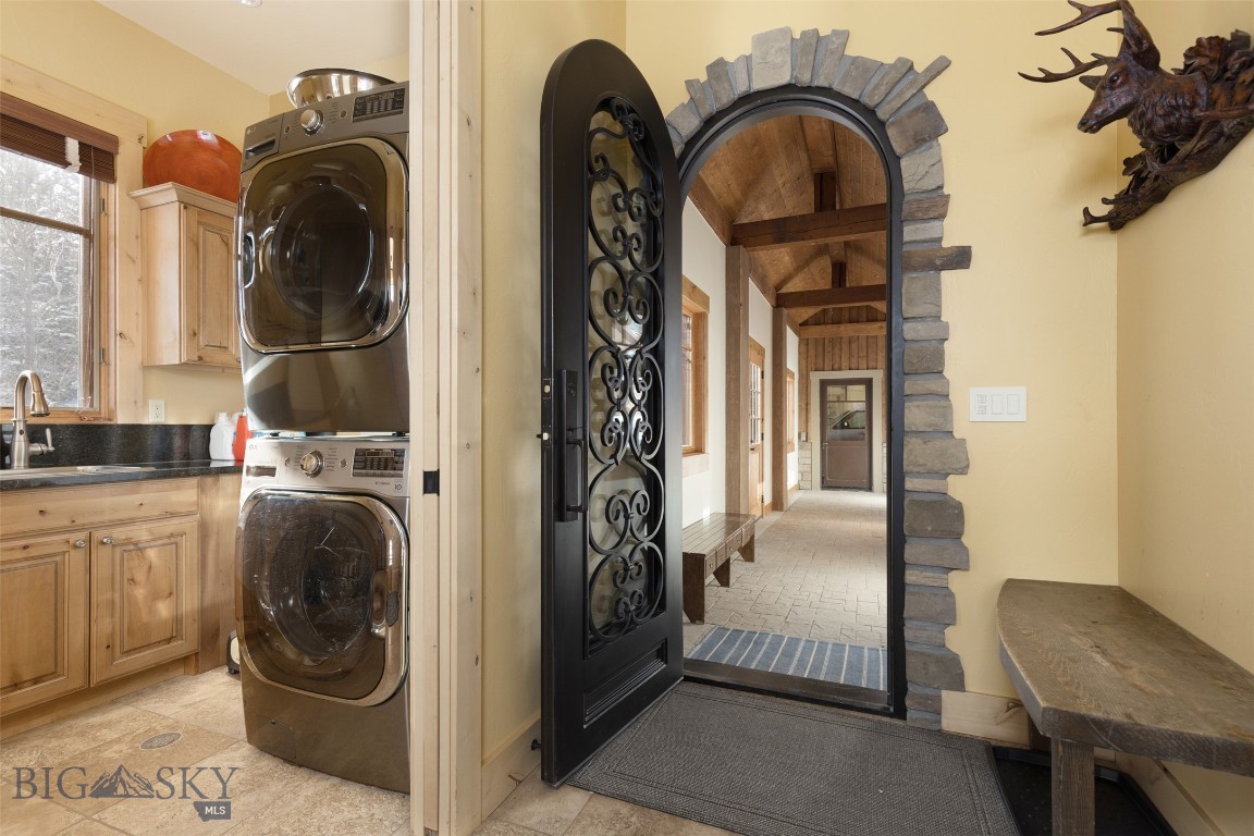 Diamond Hitch Of Ski Moonlight - Residential