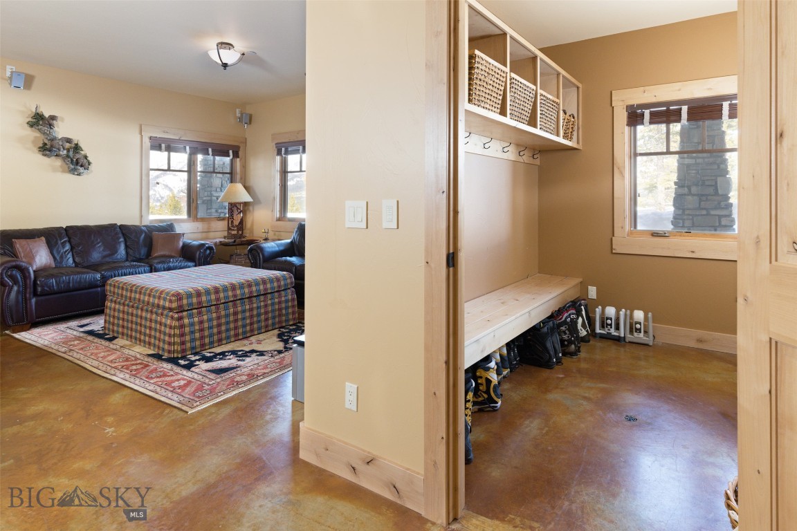 Diamond Hitch Of Ski Moonlight - Residential