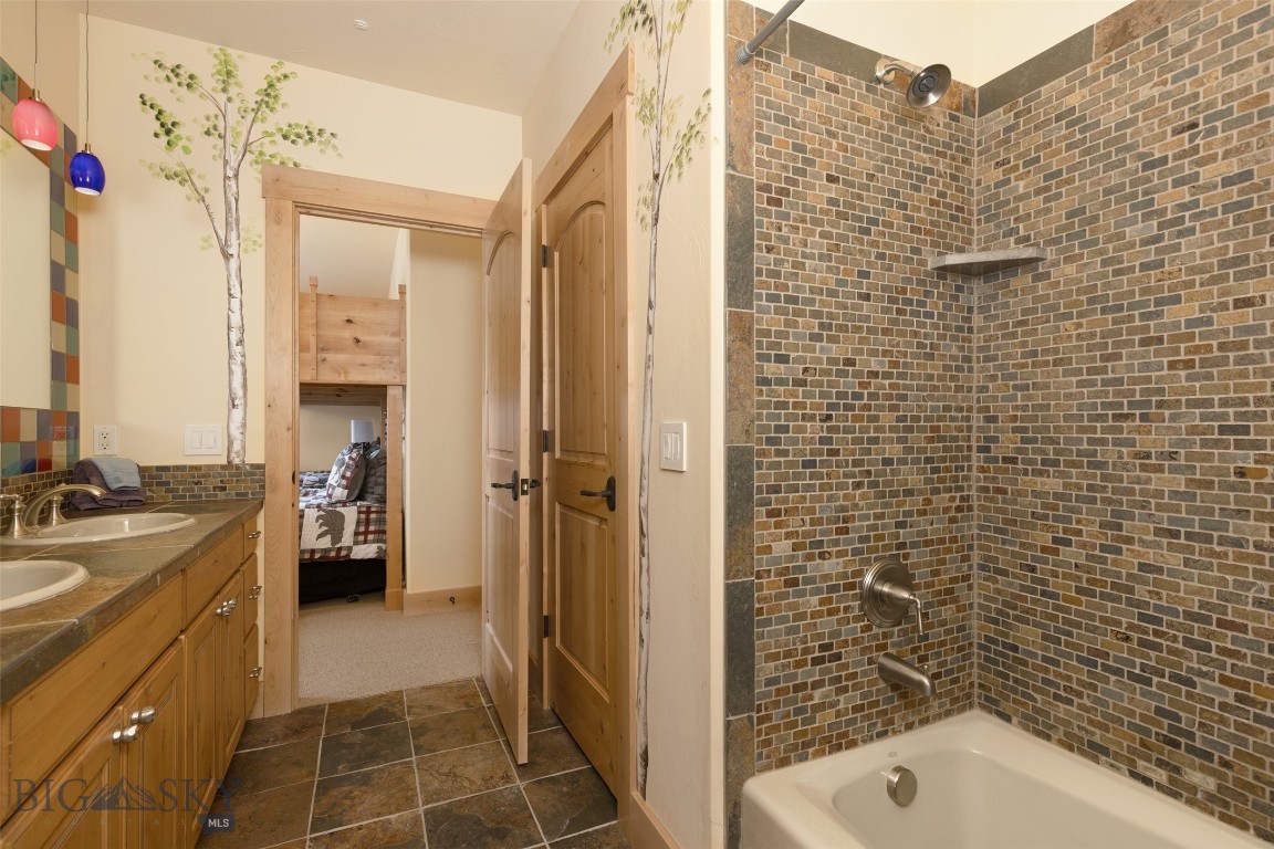 Diamond Hitch Of Ski Moonlight - Residential