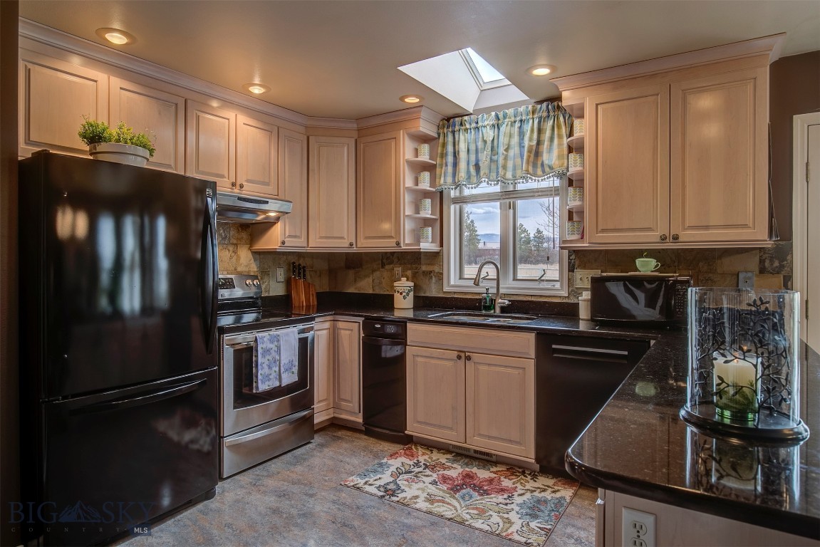 Bozeman, Montana 59718, United States, 4 Bedrooms Bedrooms, ,3 BathroomsBathrooms,Residential,Contingent,113229