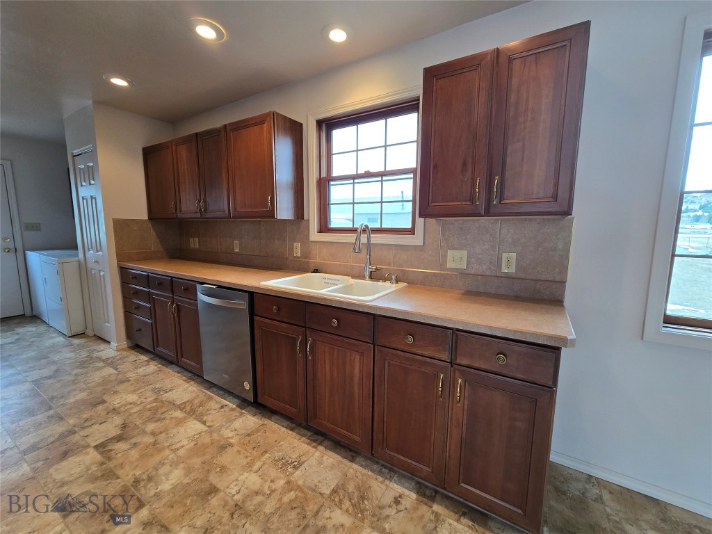 Butte, Montana 59701, United States, 4 Bedrooms Bedrooms, ,3 BathroomsBathrooms,Residential,Active,89847