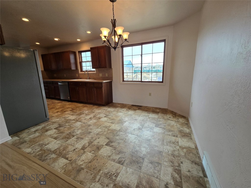 Butte, Montana 59701, United States, 4 Bedrooms Bedrooms, ,3 BathroomsBathrooms,Residential,Active,89847