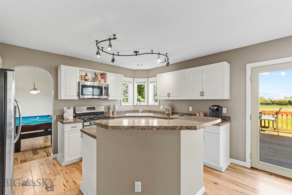 Bozeman, Montana 59718, United States, 3 Bedrooms Bedrooms, ,3 BathroomsBathrooms,Residential,Pending,46016