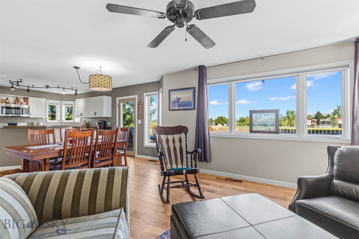 Bozeman, Montana 59718, United States, 3 Bedrooms Bedrooms, ,3 BathroomsBathrooms,Residential,Pending,46016