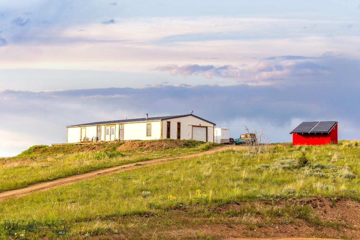 1435 Lone Wolf Trail