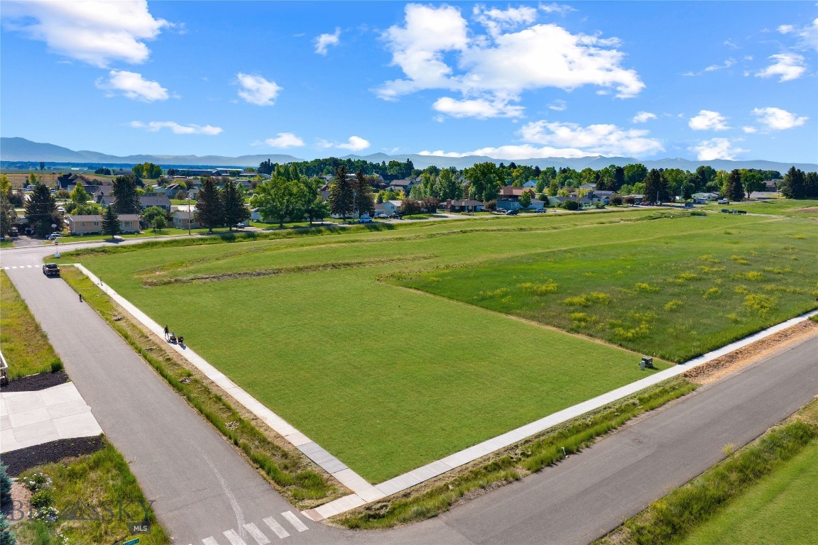 Amsterdam Village - Land