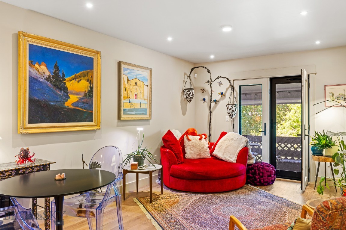 Dahlinger Court Condo - Residential