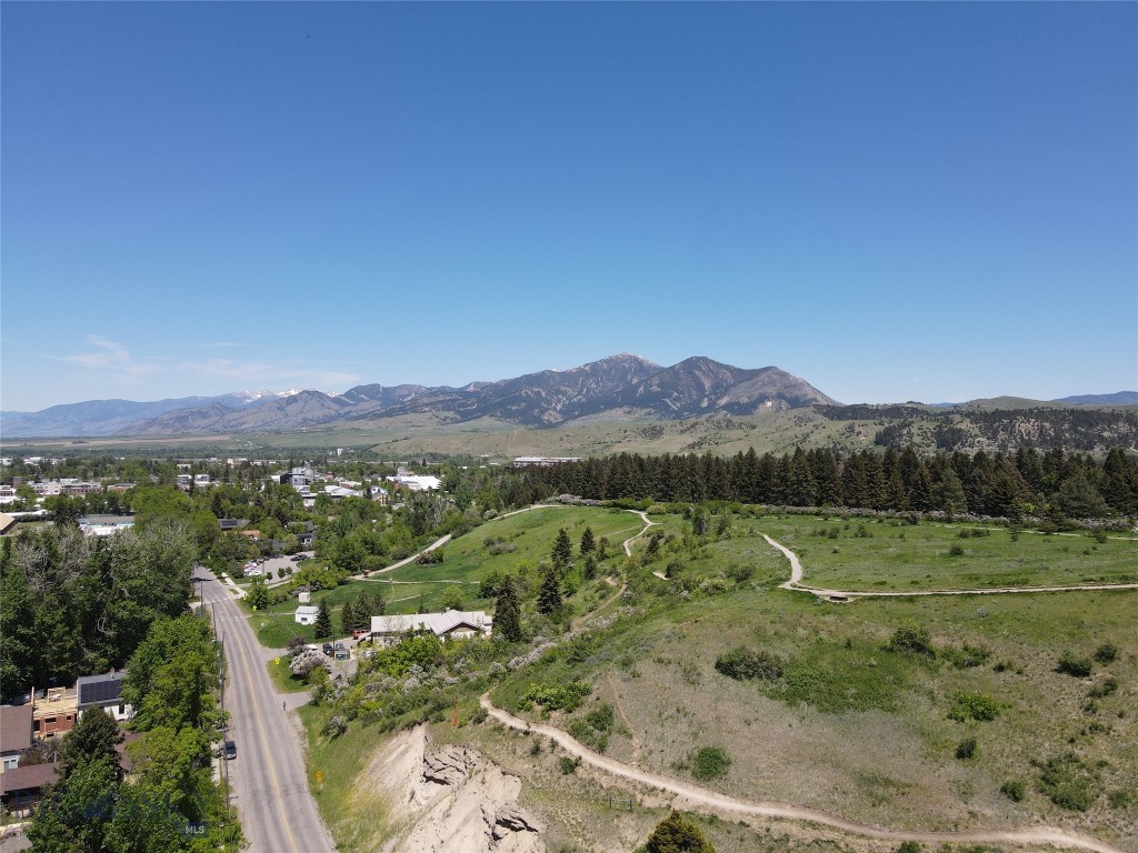 Dahlinger Court Condo - Residential