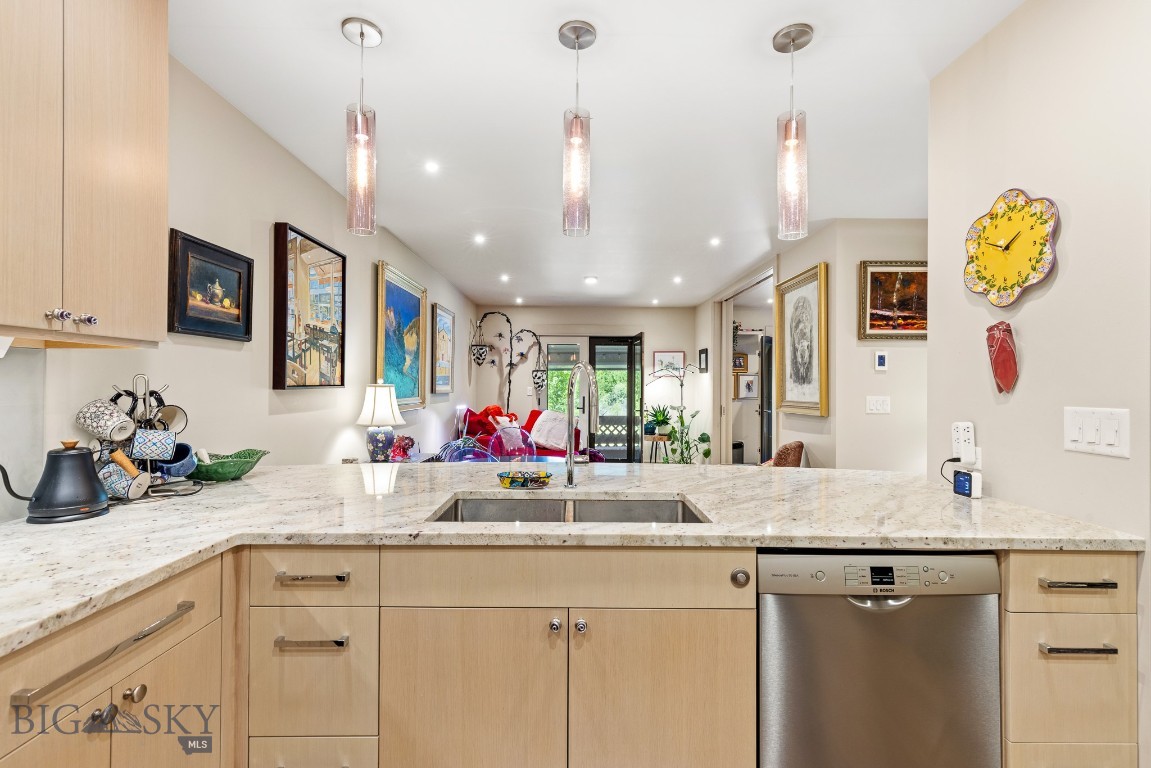 Dahlinger Court Condo - Residential