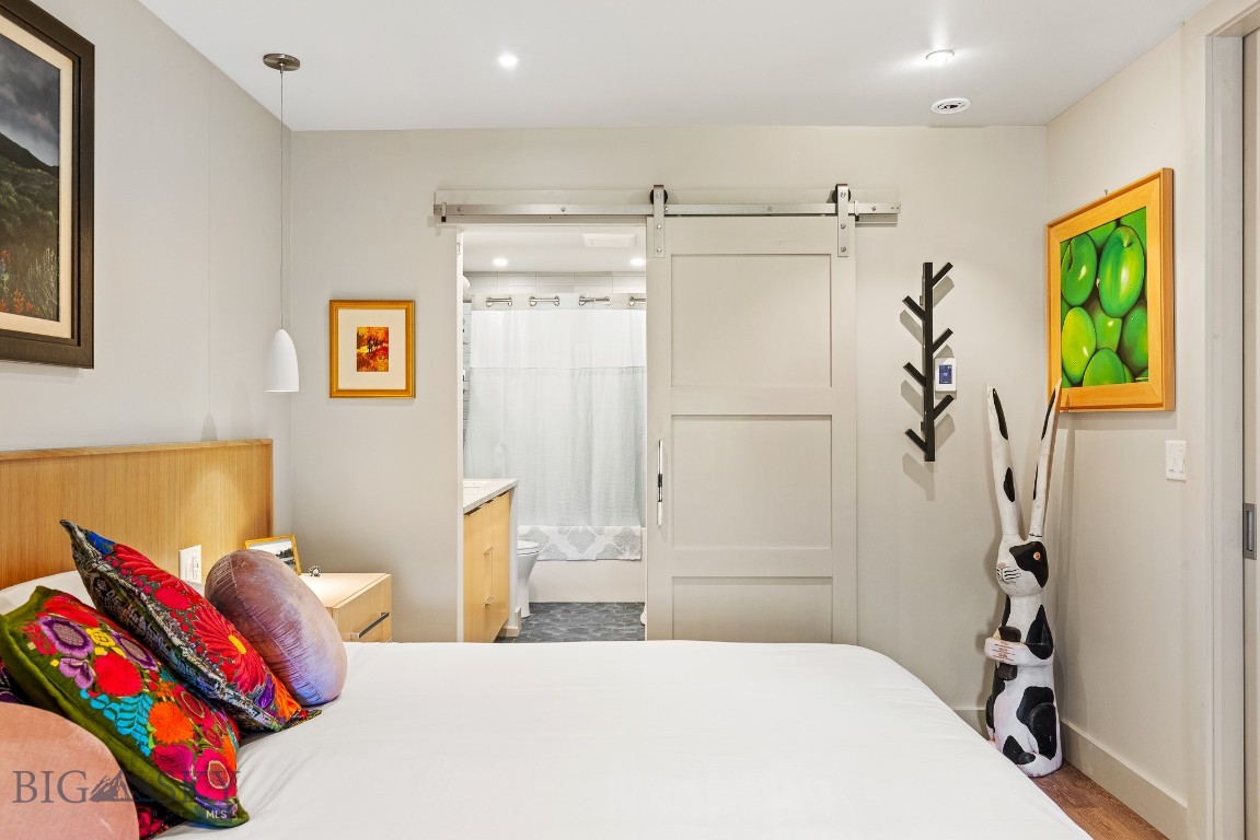 Dahlinger Court Condo - Residential