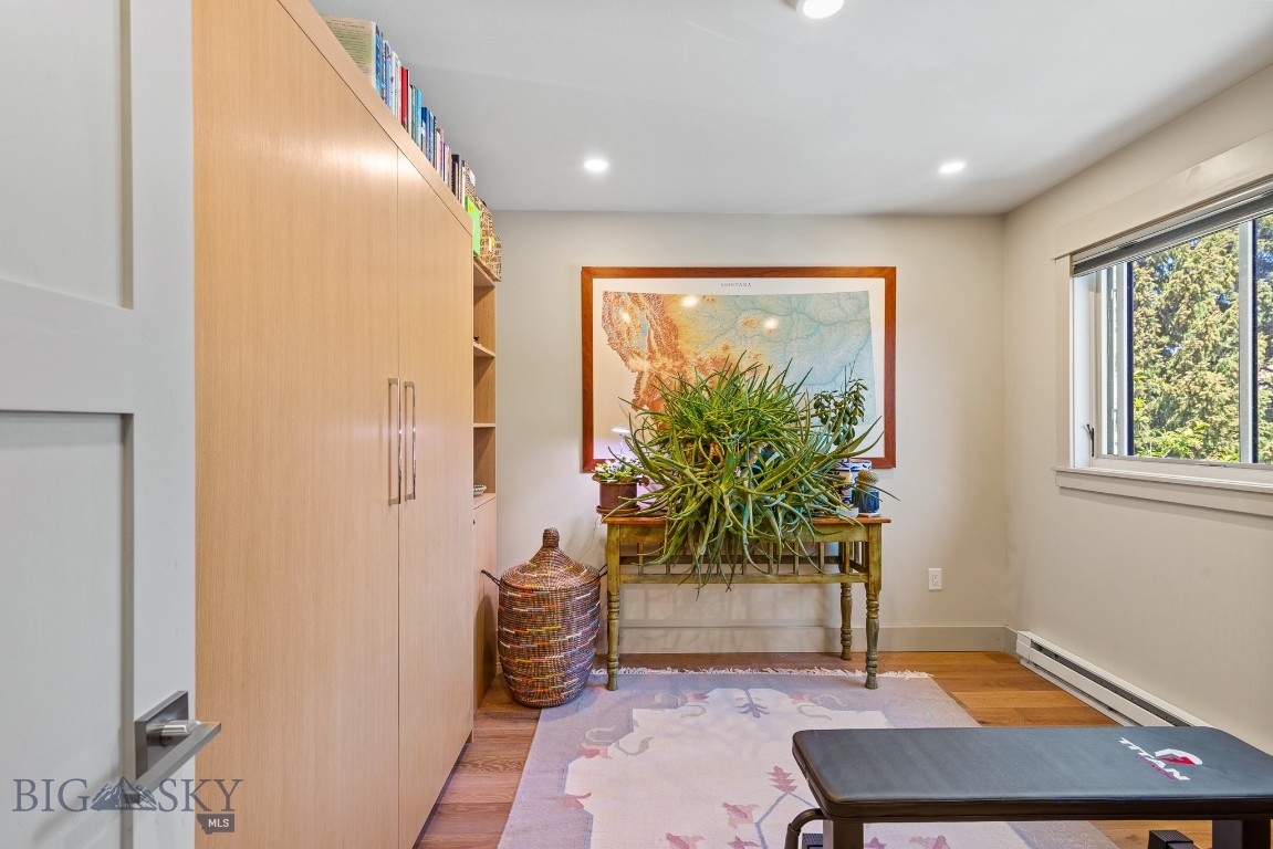 Dahlinger Court Condo - Residential