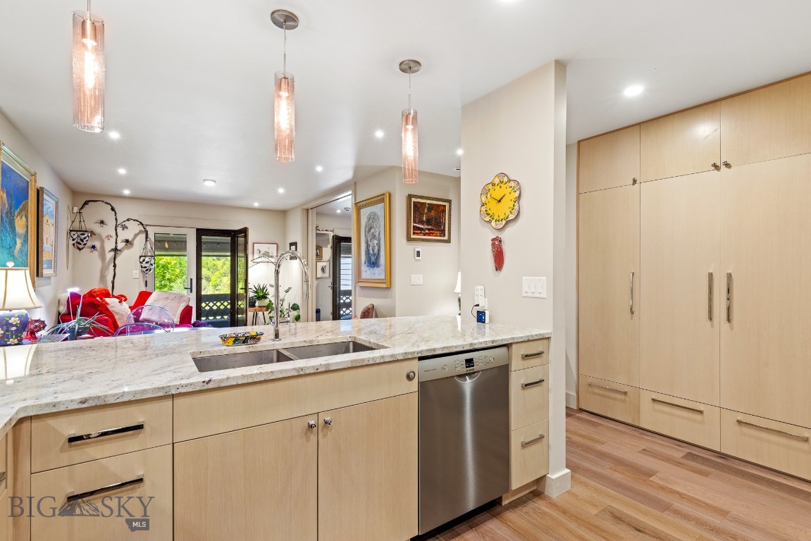 Dahlinger Court Condo - Residential