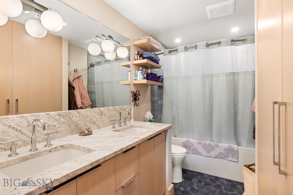 Dahlinger Court Condo - Residential