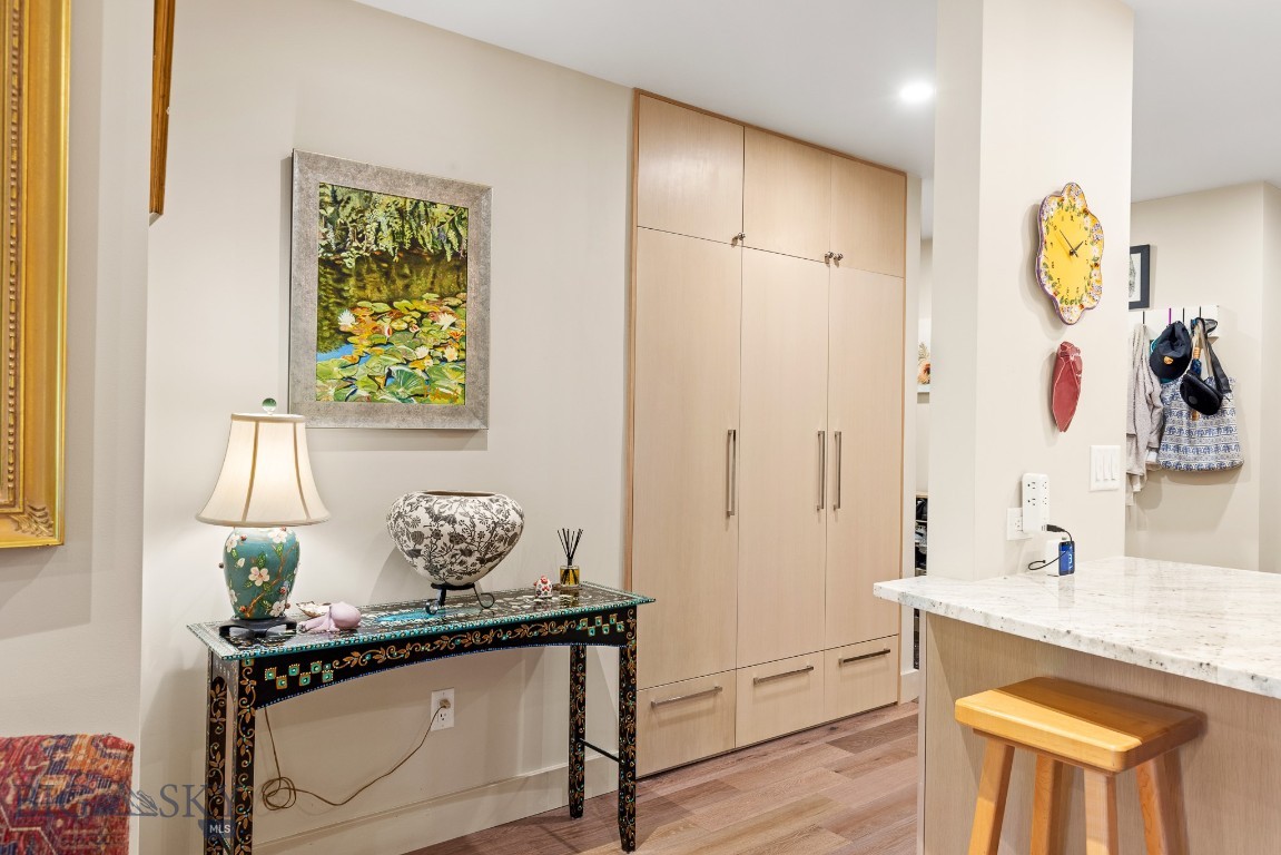 Dahlinger Court Condo - Residential