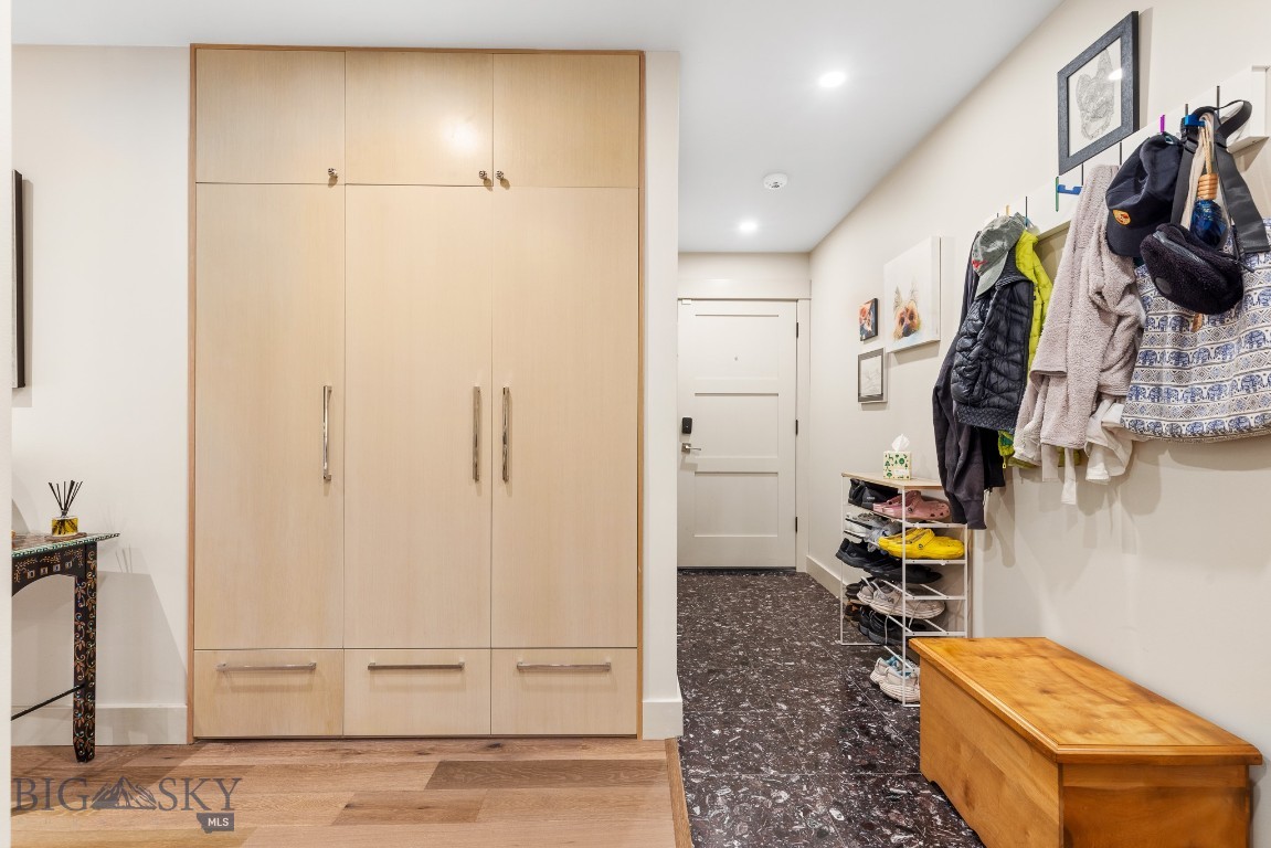 Dahlinger Court Condo - Residential