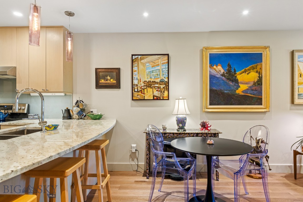 Dahlinger Court Condo - Residential