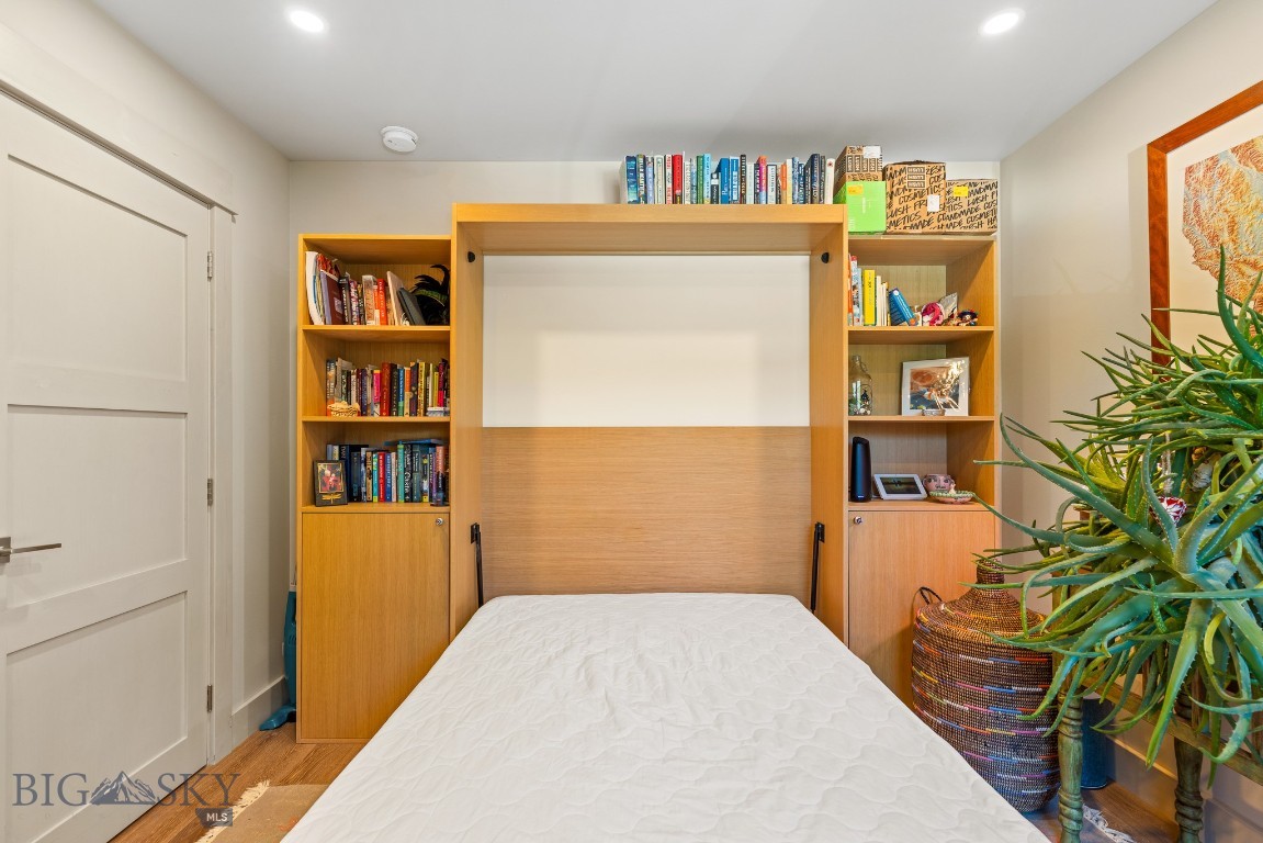 Dahlinger Court Condo - Residential