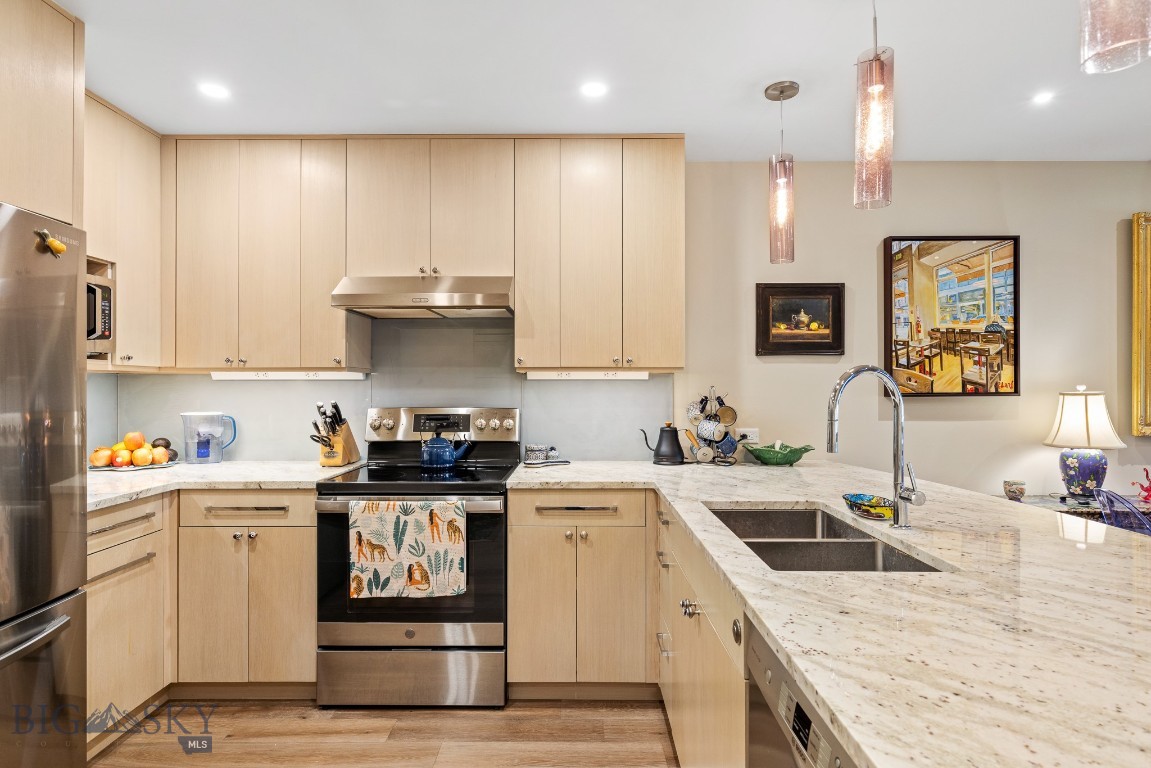 Dahlinger Court Condo - Residential