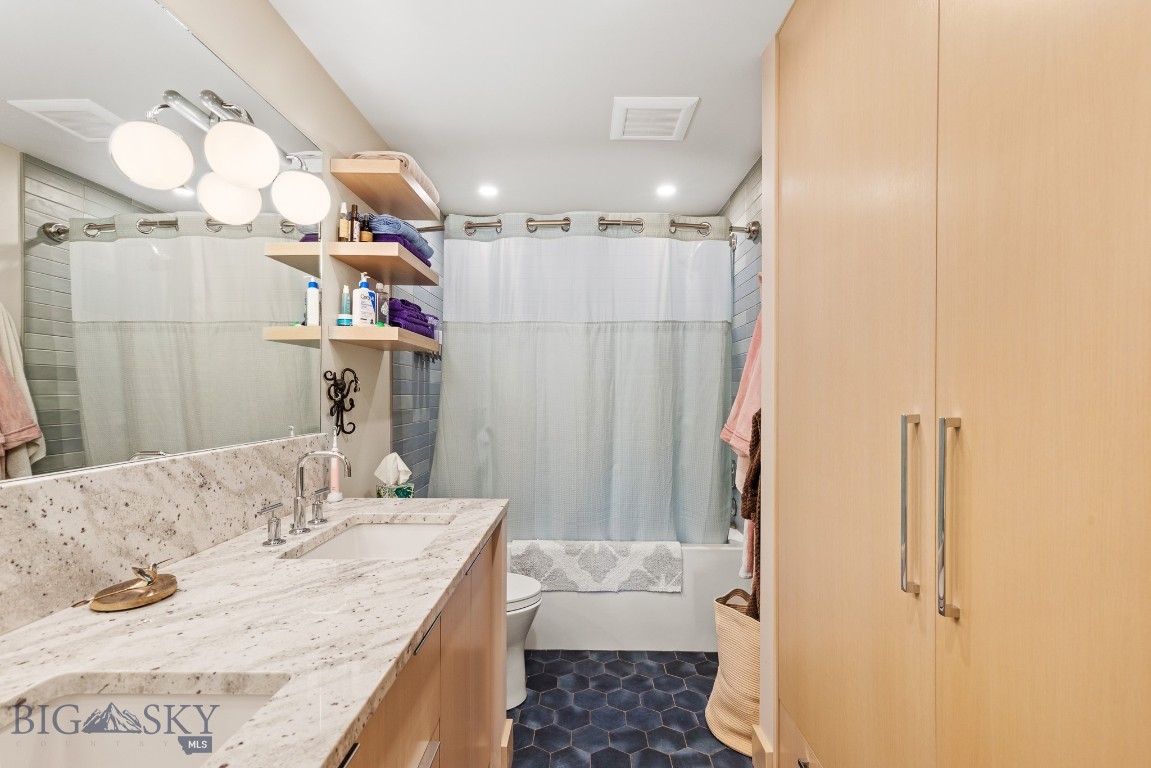 Dahlinger Court Condo - Residential