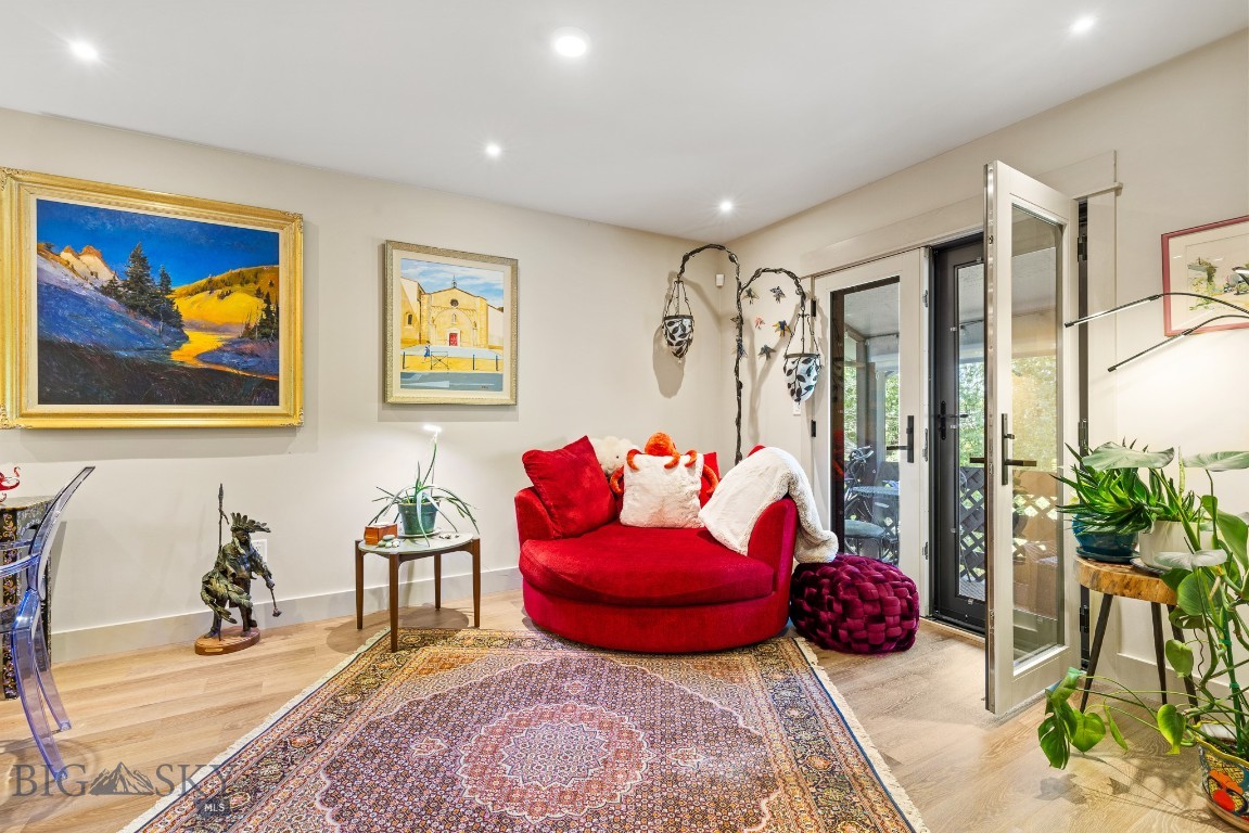 Dahlinger Court Condo - Residential