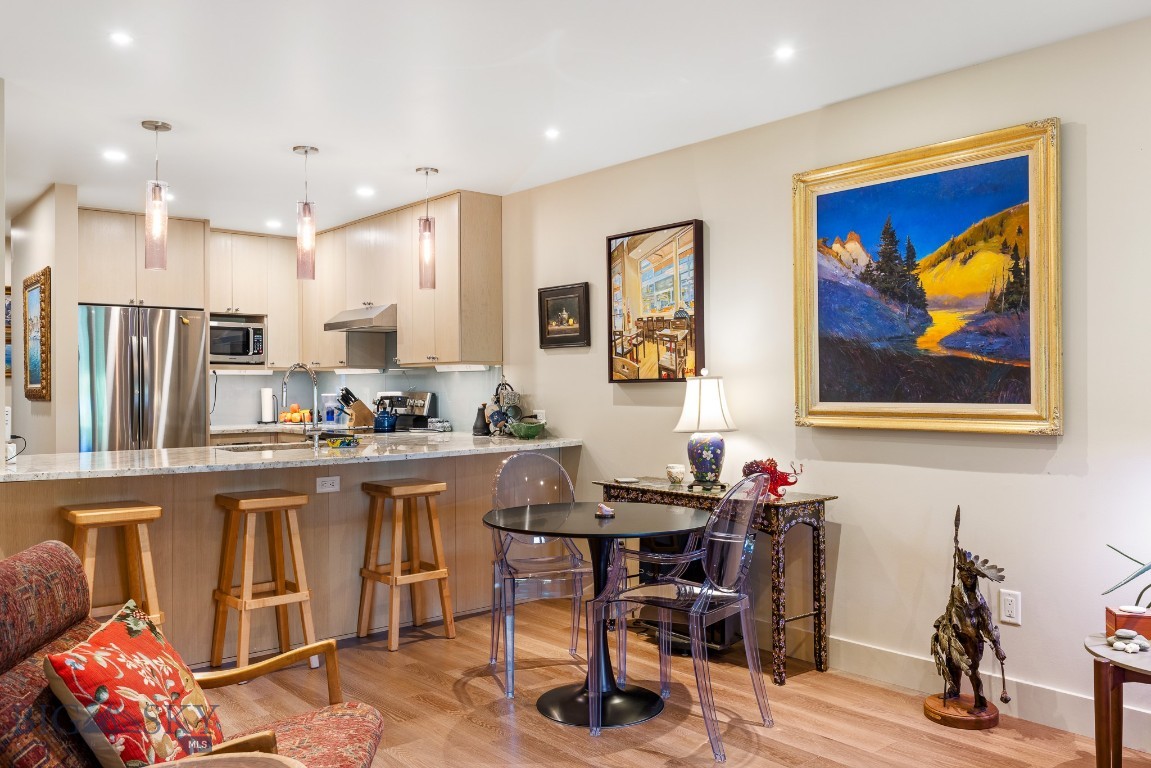 Dahlinger Court Condo - Residential