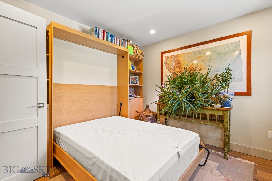 Dahlinger Court Condo - Residential