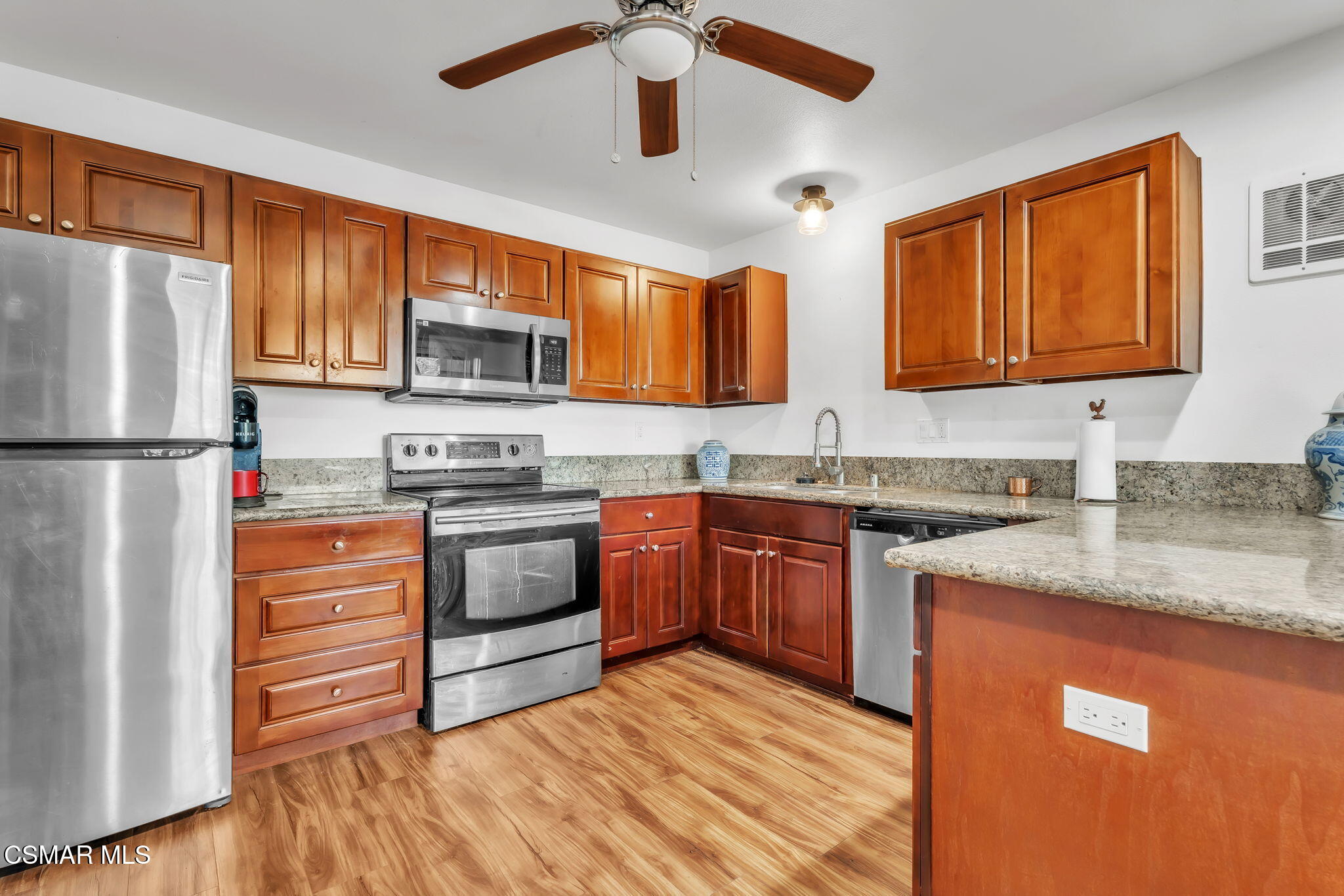 225 S Ventura Road 86