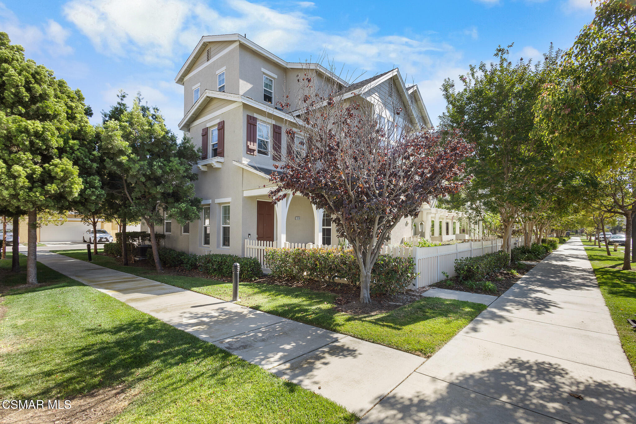 3118 N Oxnard Boulevard