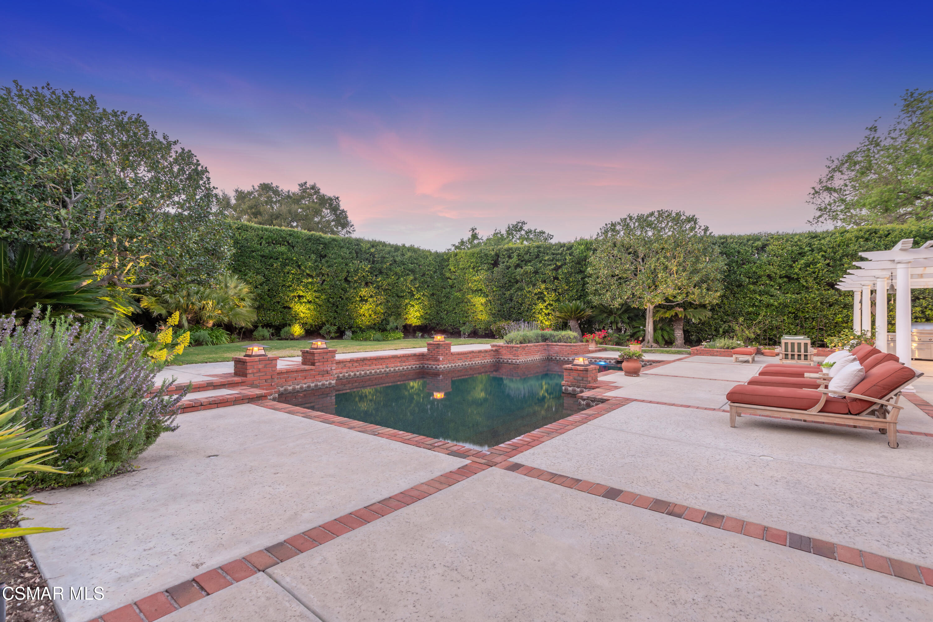 4011 Cresthaven Drive