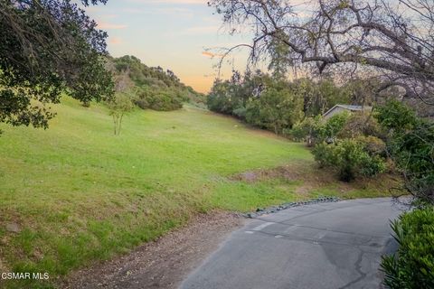 44 Upper Lake Road Lake Sherwood CA 91361