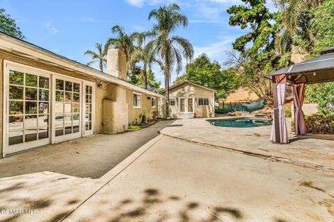20711 Collins Street Woodland Hills CA 91367