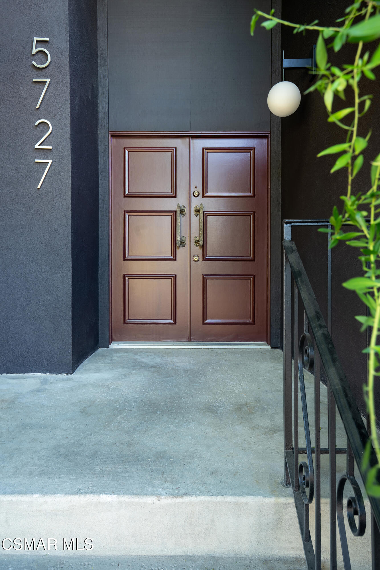 5727 Chimineas Avenue