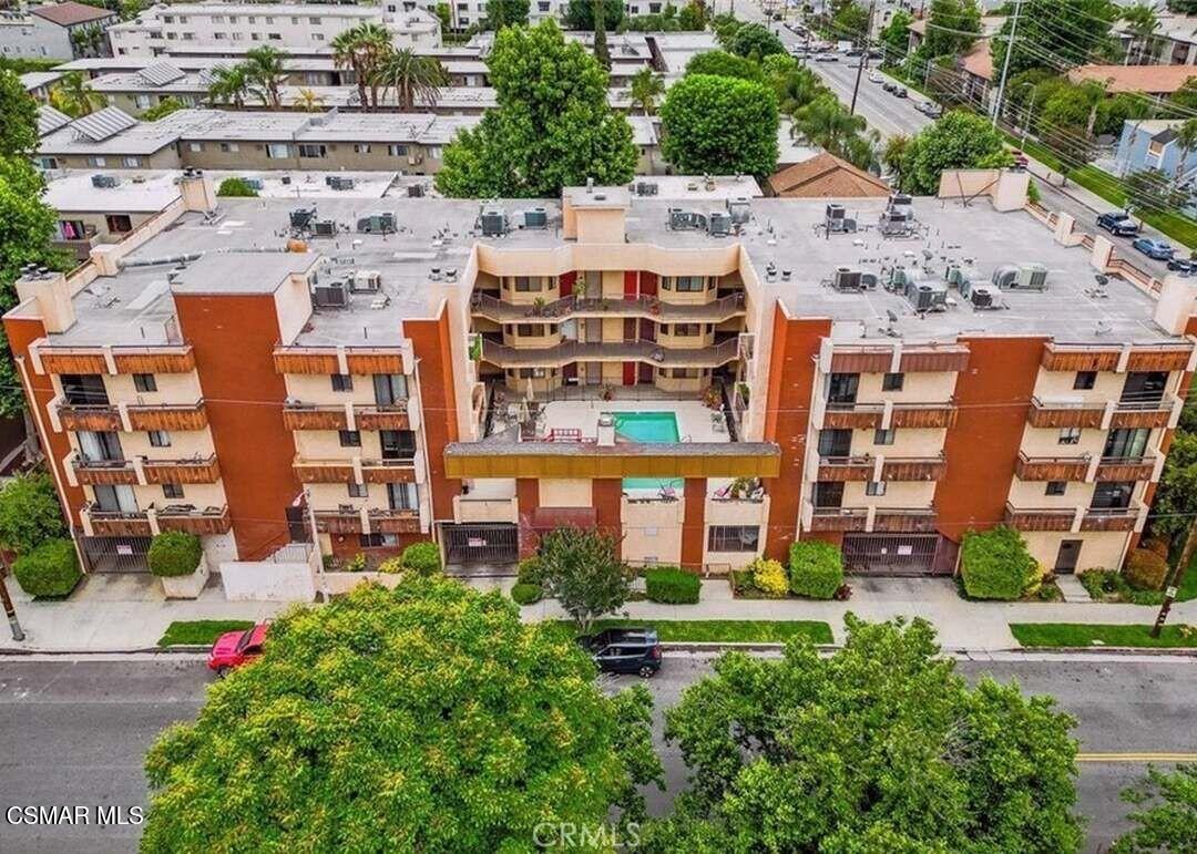 8710 Independence Avenue 307