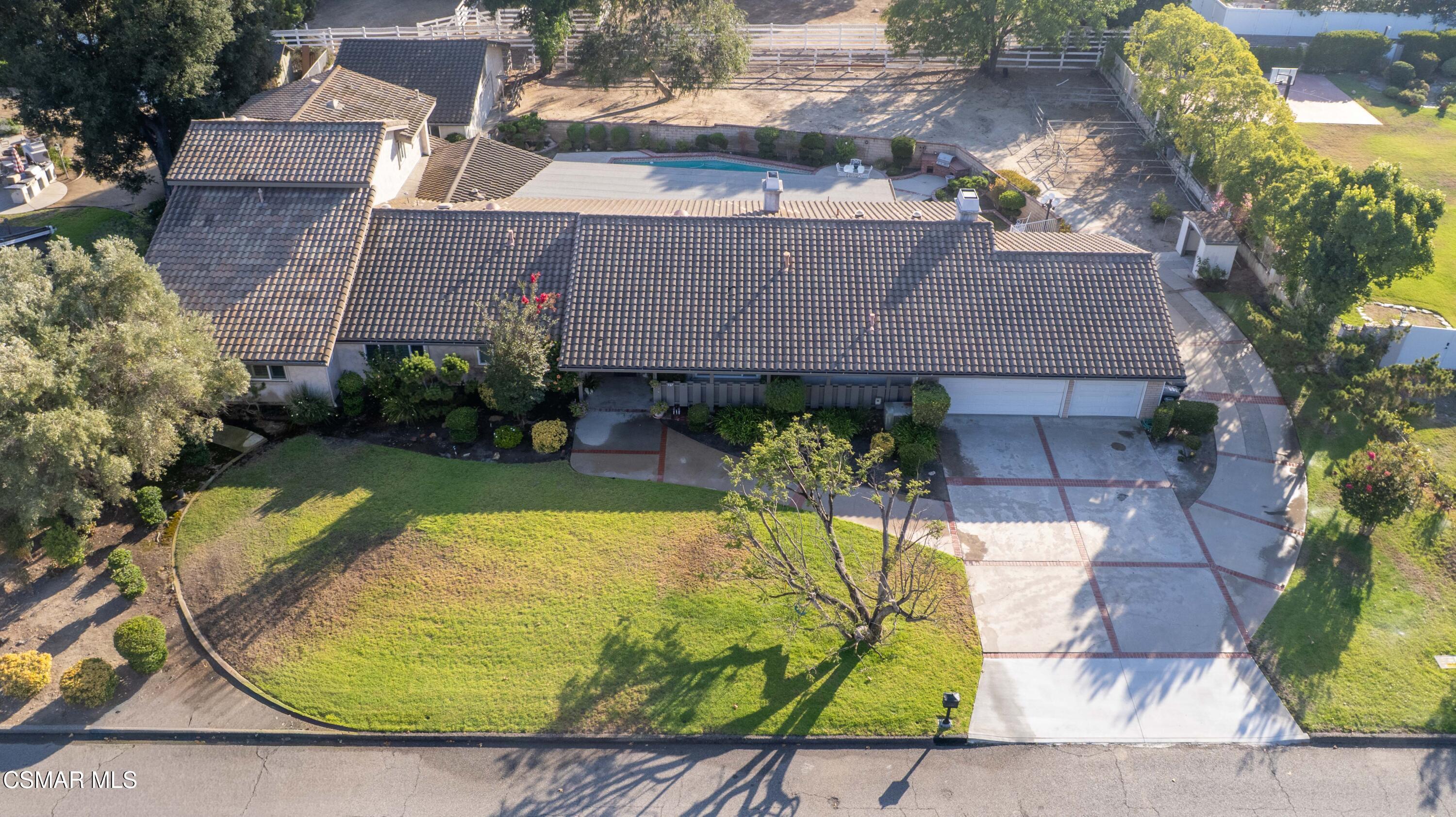587 Calle Sequoia