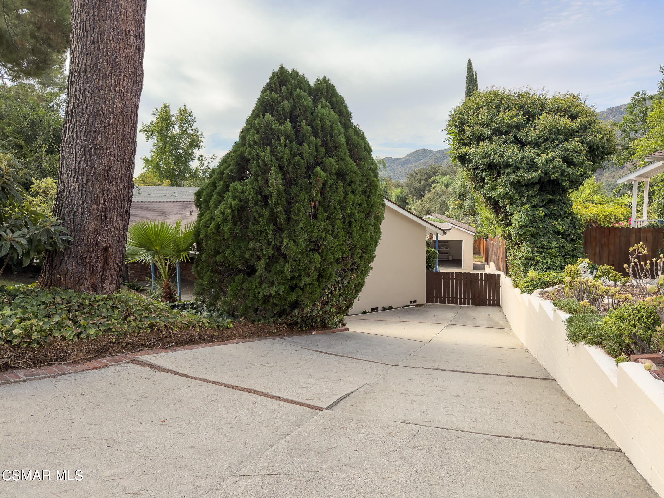 3932 Mayfield Avenue