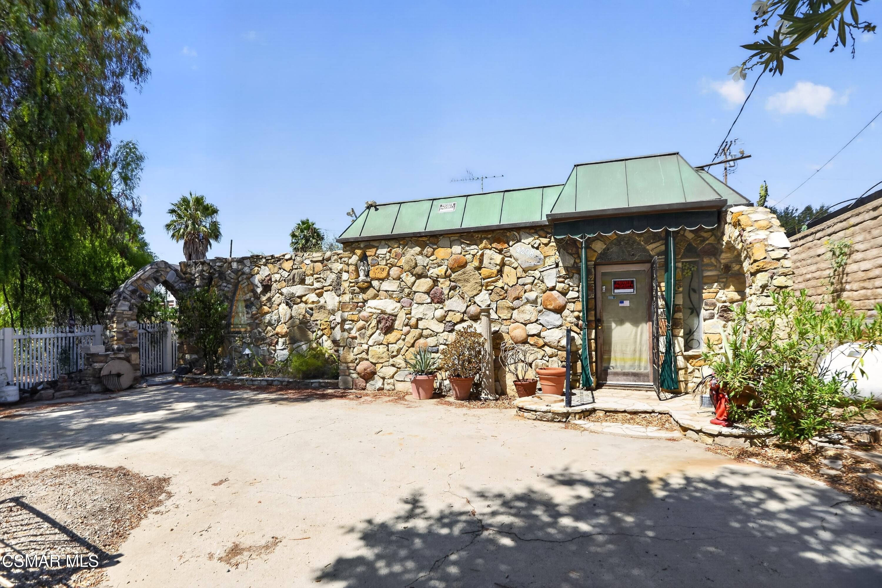 9208 Thompson Avenue