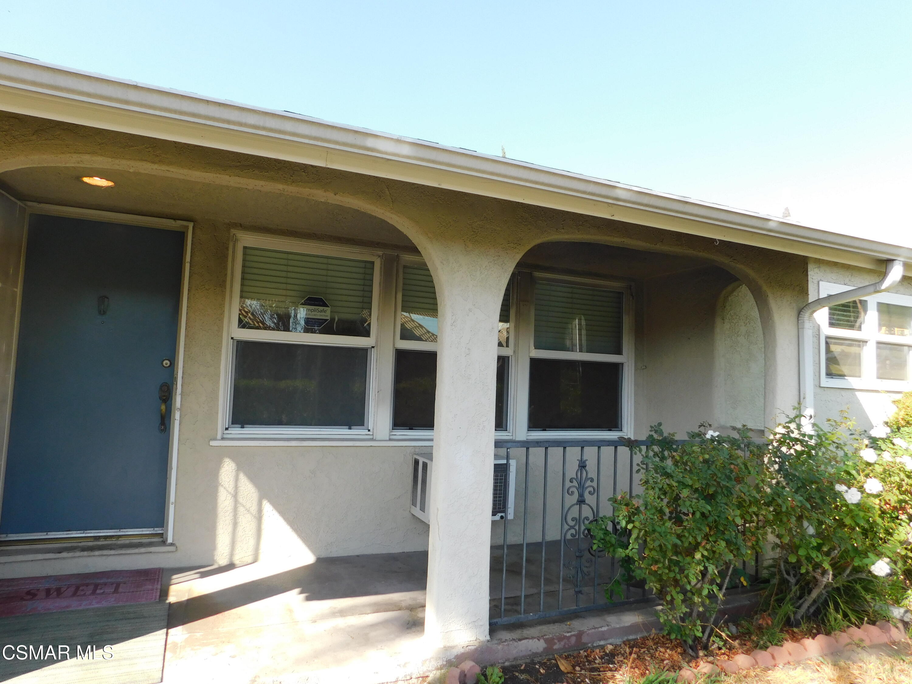 6213 Whitsett Avenue