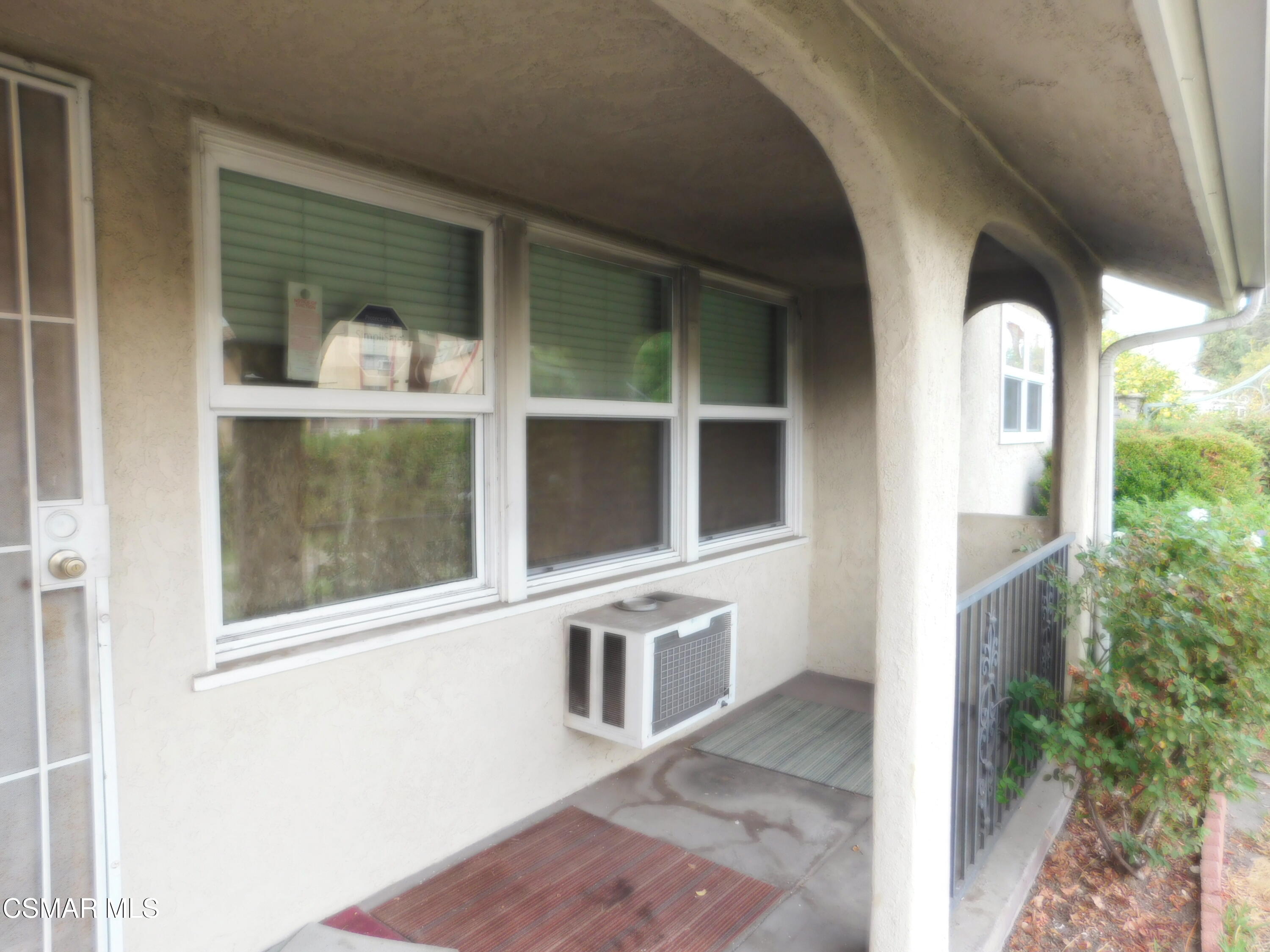 6213 Whitsett Avenue