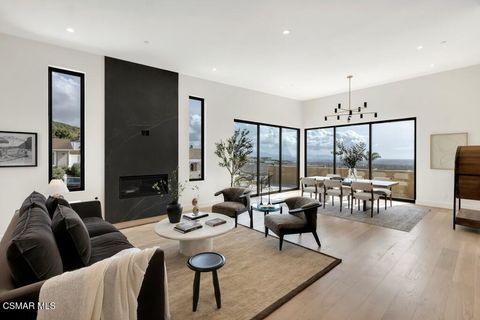 679 Adirondack Avenue Ventura CA 93003