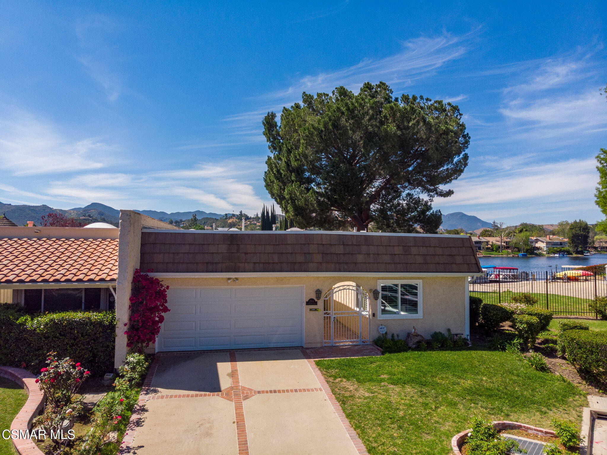 2704 Lakeridge Lane