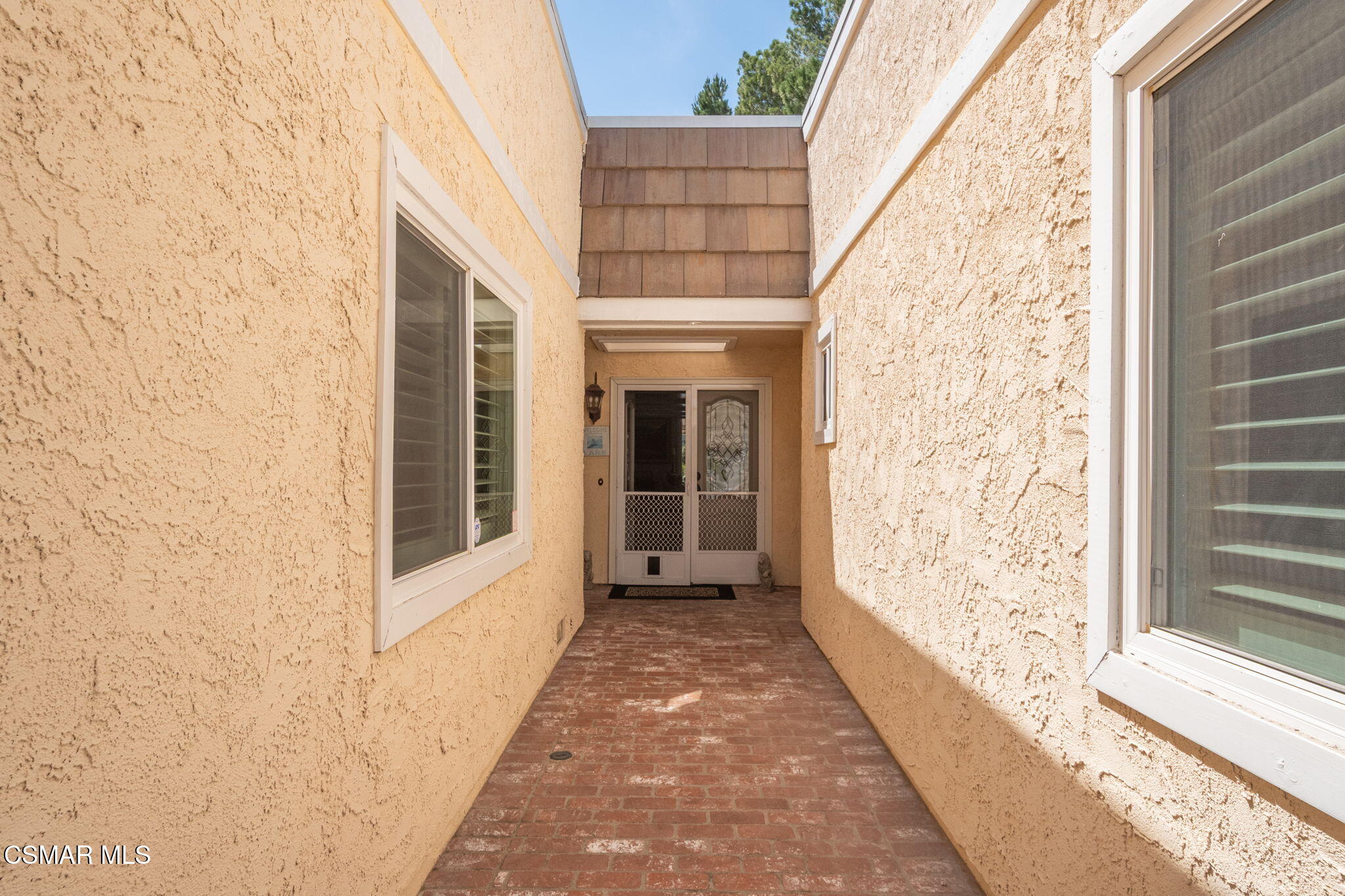 2704 Lakeridge Lane