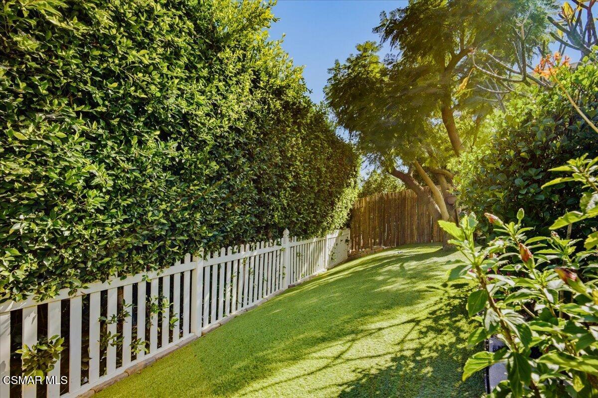 1219 S Dunsmuir Avenue