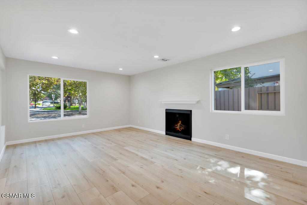 1118 Bright Glen Circle