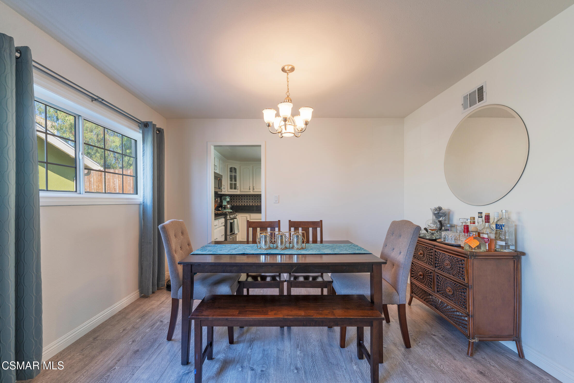 2517 E Phyllis Street