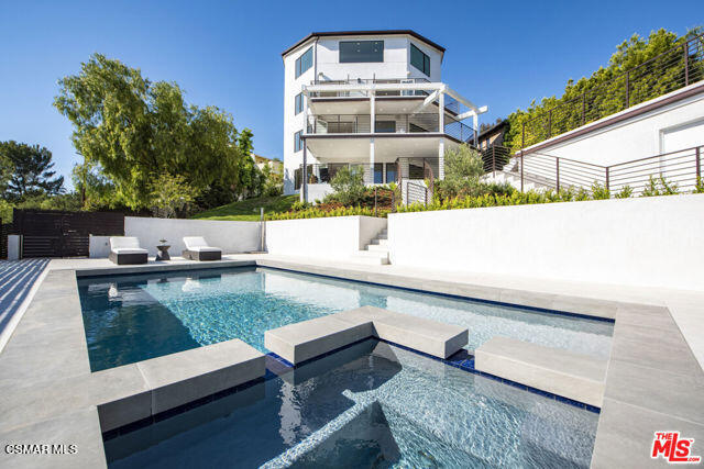 290 Lake Sherwood Drive