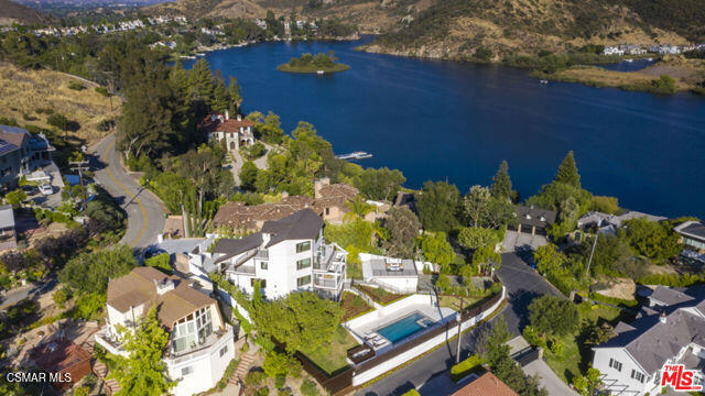 290 Lake Sherwood Drive