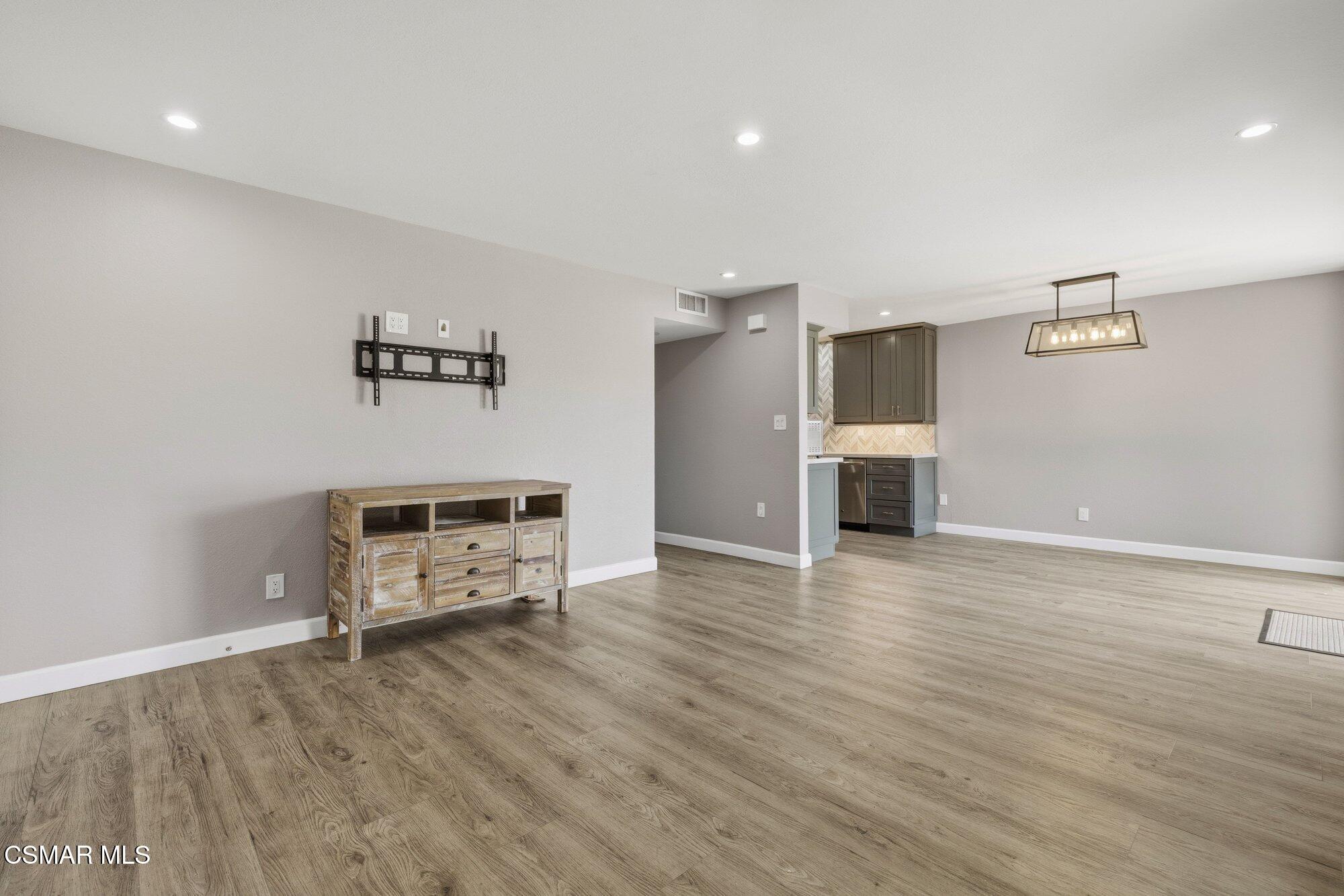 150 E Los Angeles Avenue 308