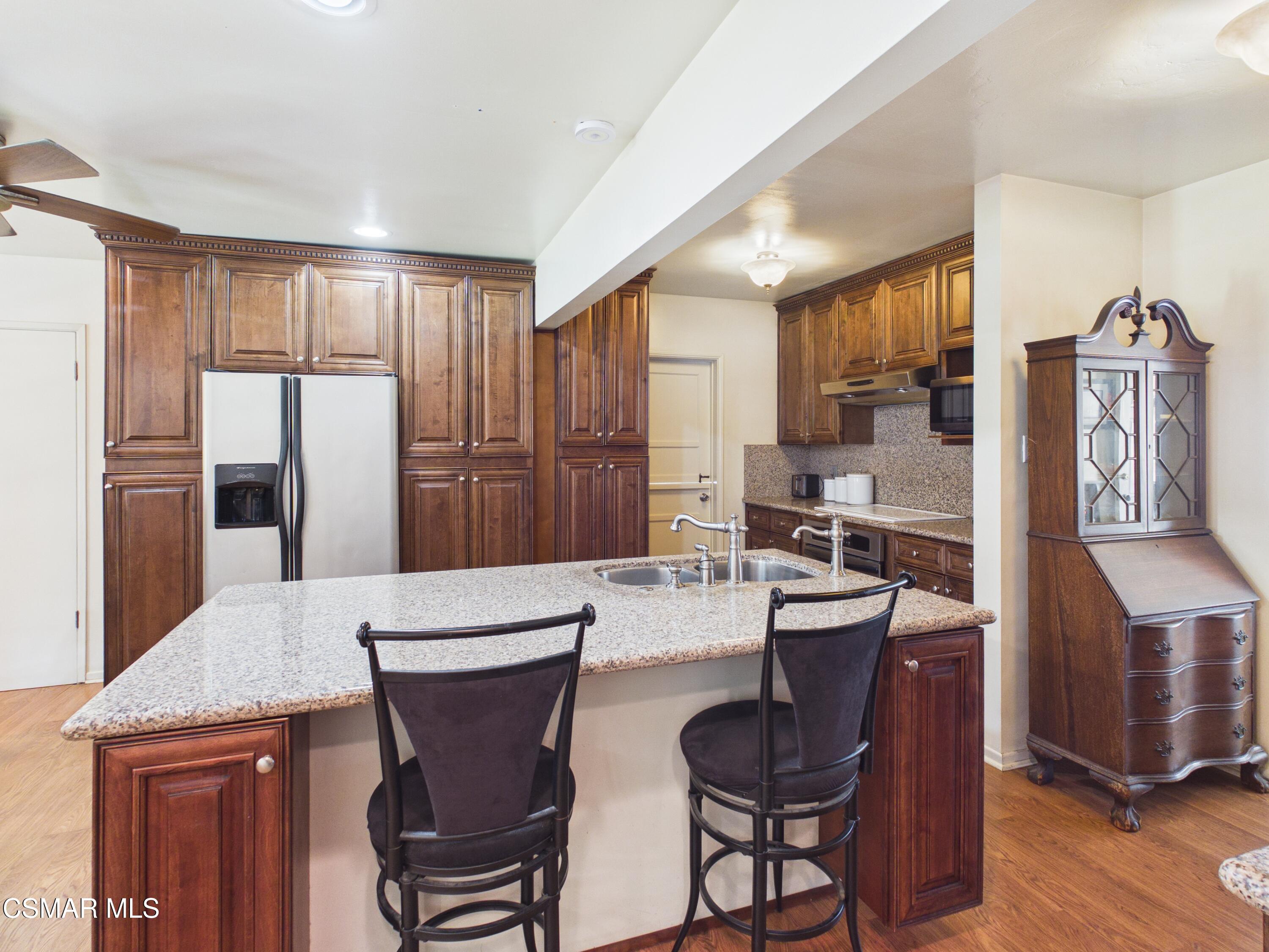 831 N Beachwood Drive