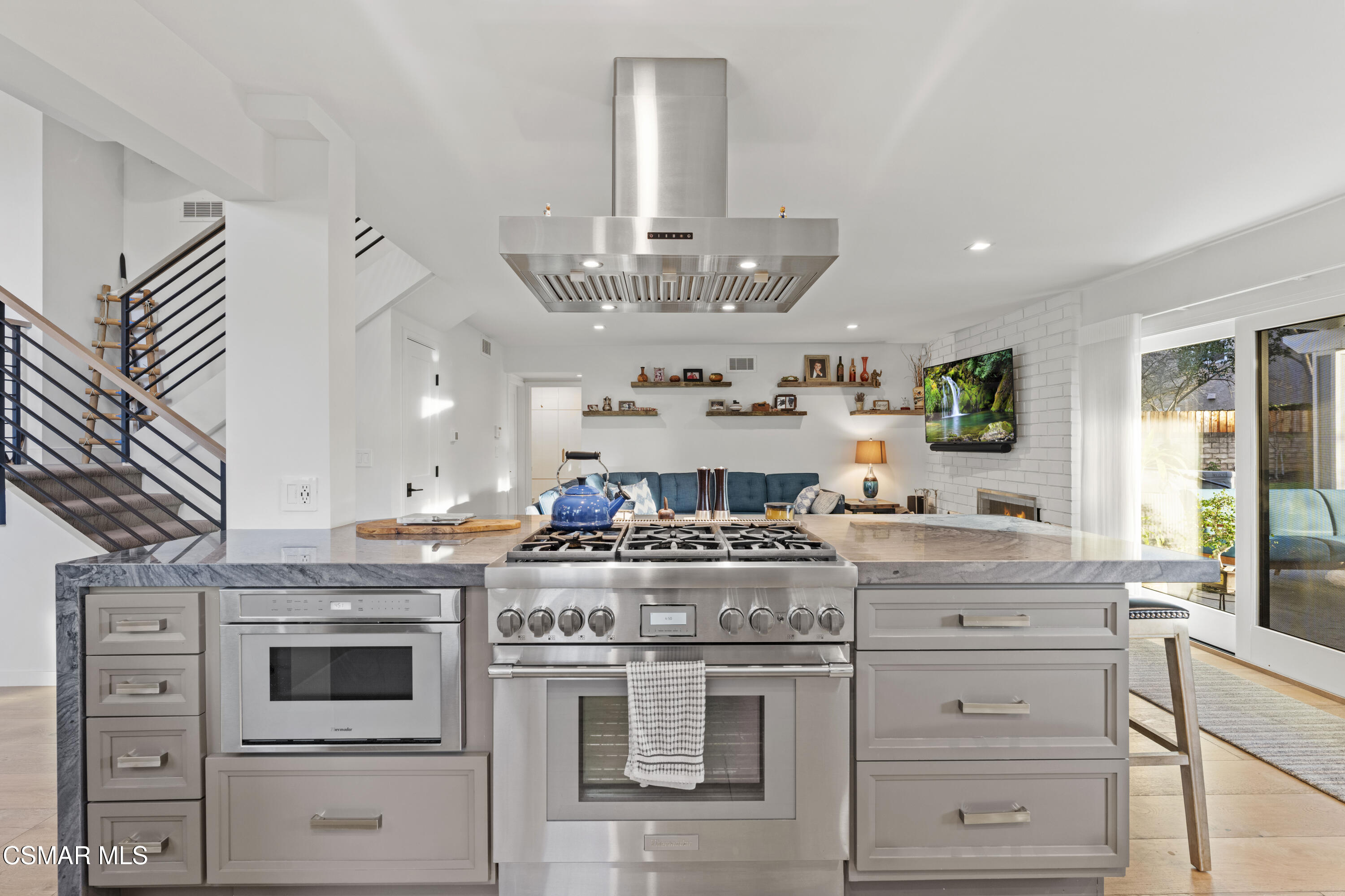 854 Lindawood Street