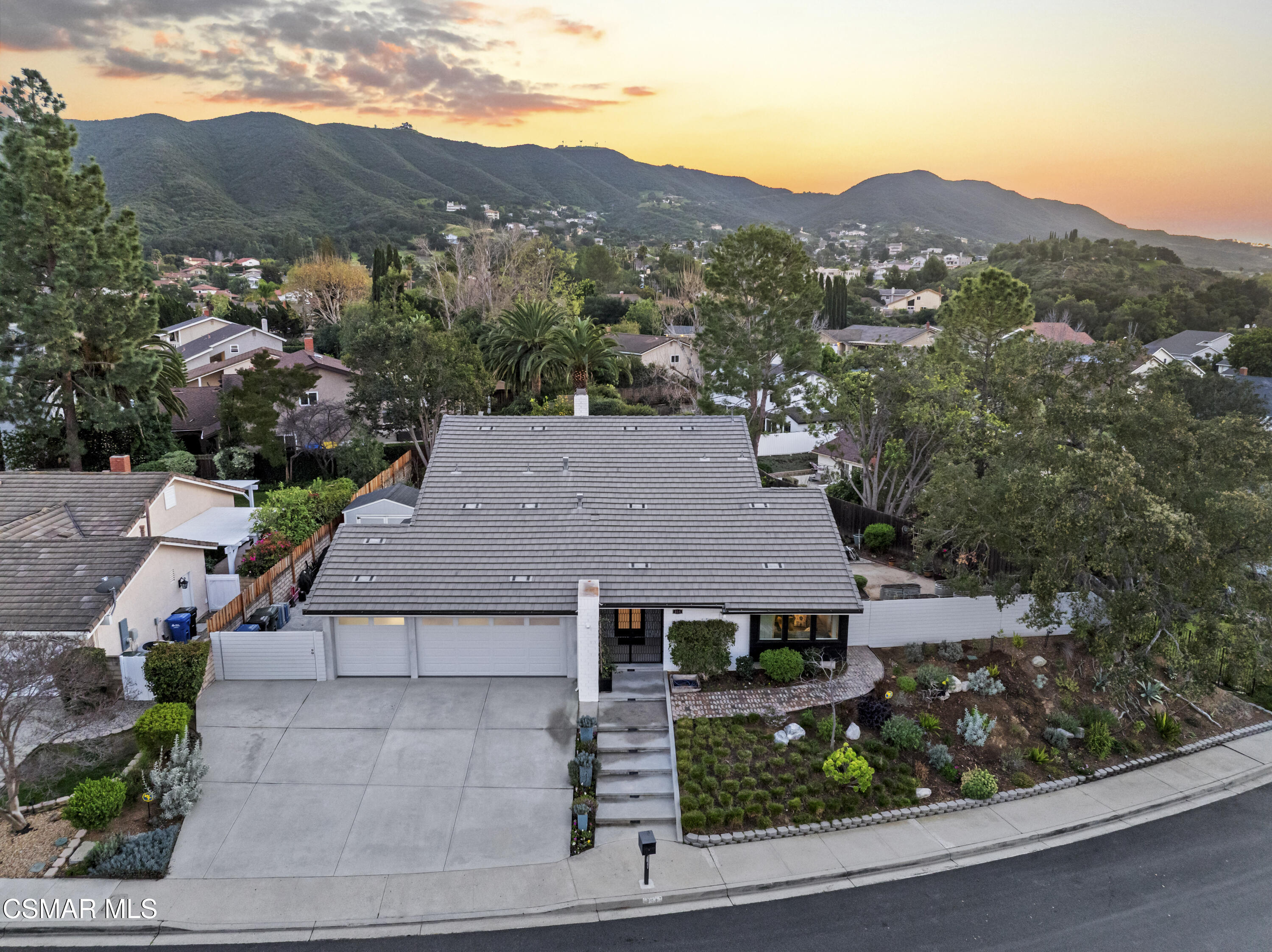 854 Lindawood Street